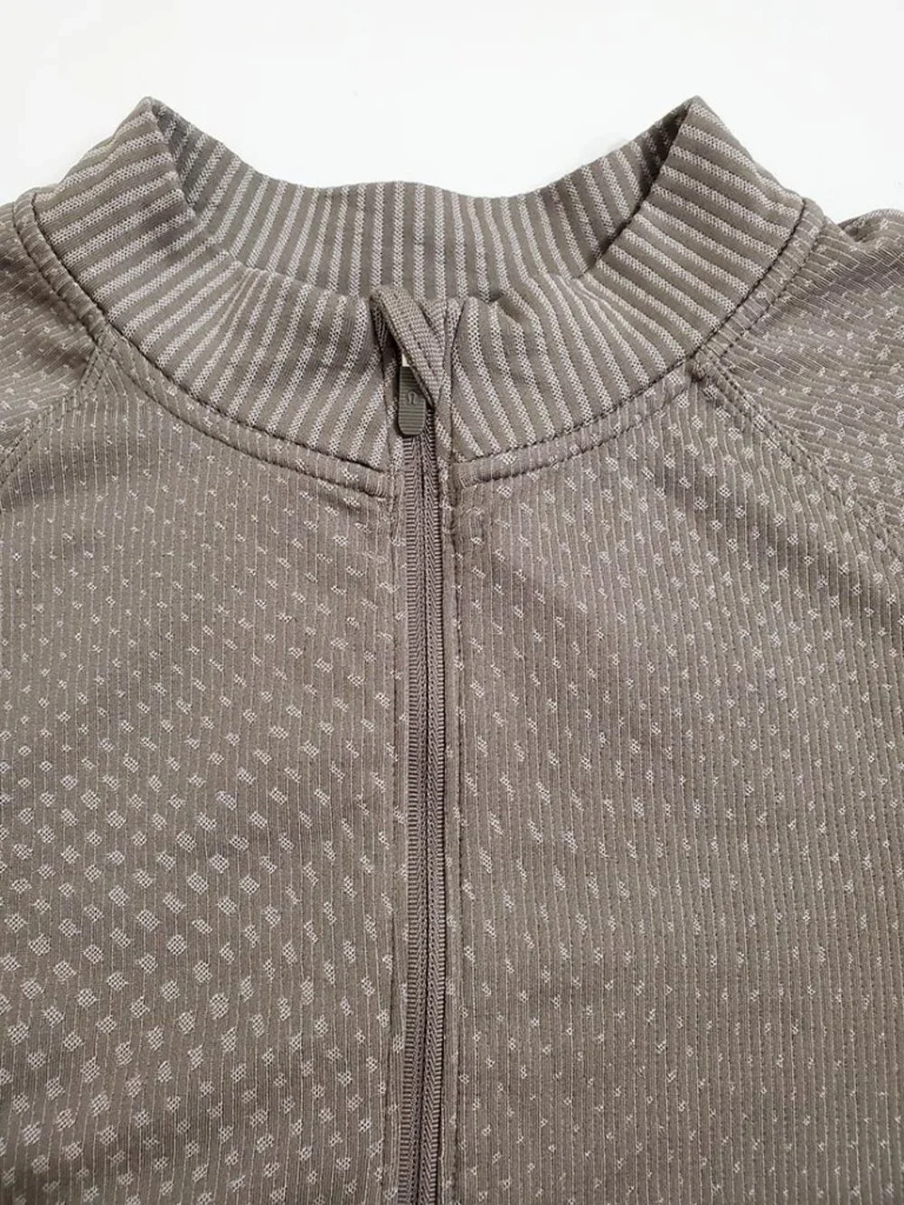 Lululemon Rest Less Cropped 1/2 Zip Top 10 Base Layer Seamless Stretch Thumbhole